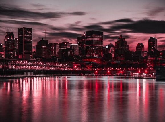 Заградительные огни на высотном здании в Минске