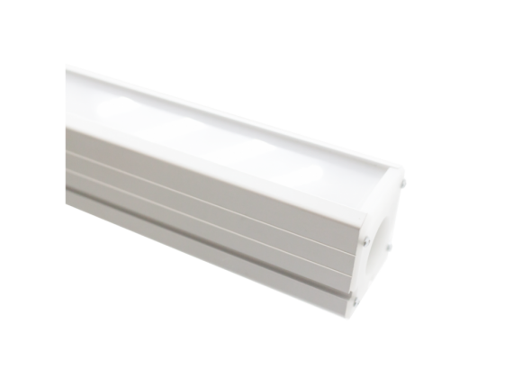 Крупный план светильника «Ритэйл»: алюминиевый профиль и матовый акриловый рассеиватель